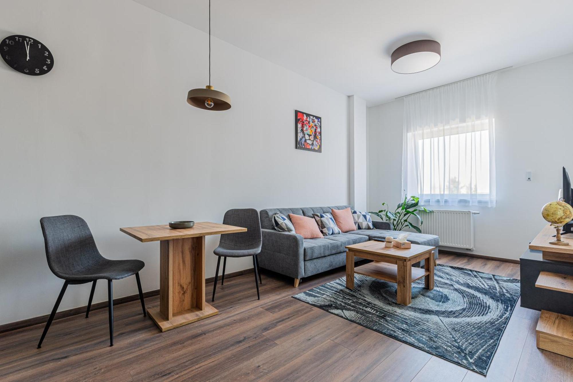 Just Finished! New Cozy With Parking Apartman